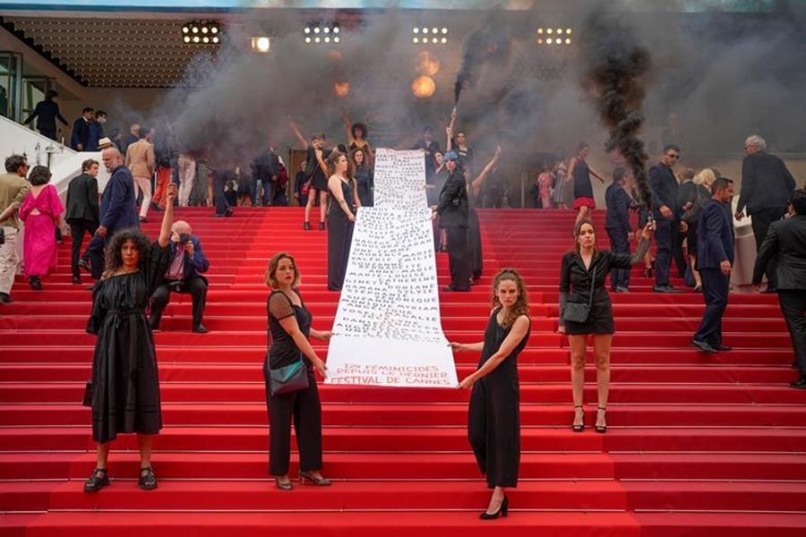 Cannes 2022 ngày 6: Lý Nhã Kỳ chuyển tông, biểu tình lựu đạn khói-5