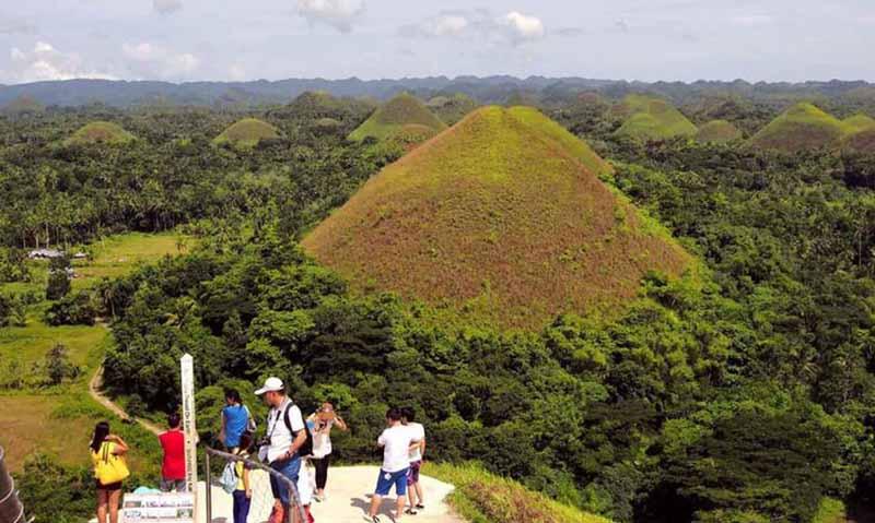 The Legend of the Giant on the Famous Chocolate Hills-4