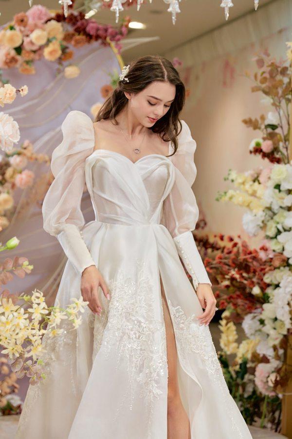 Cận cảnh váy cưới thứ hai đẹp như cổ tích của bà xã Bùi Tiến Dũng-6