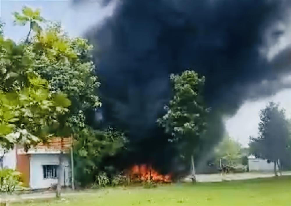 Clip: Hơn 100 xe máy vi phạm chờ xử lý cháy dữ dội không rõ lý do-1