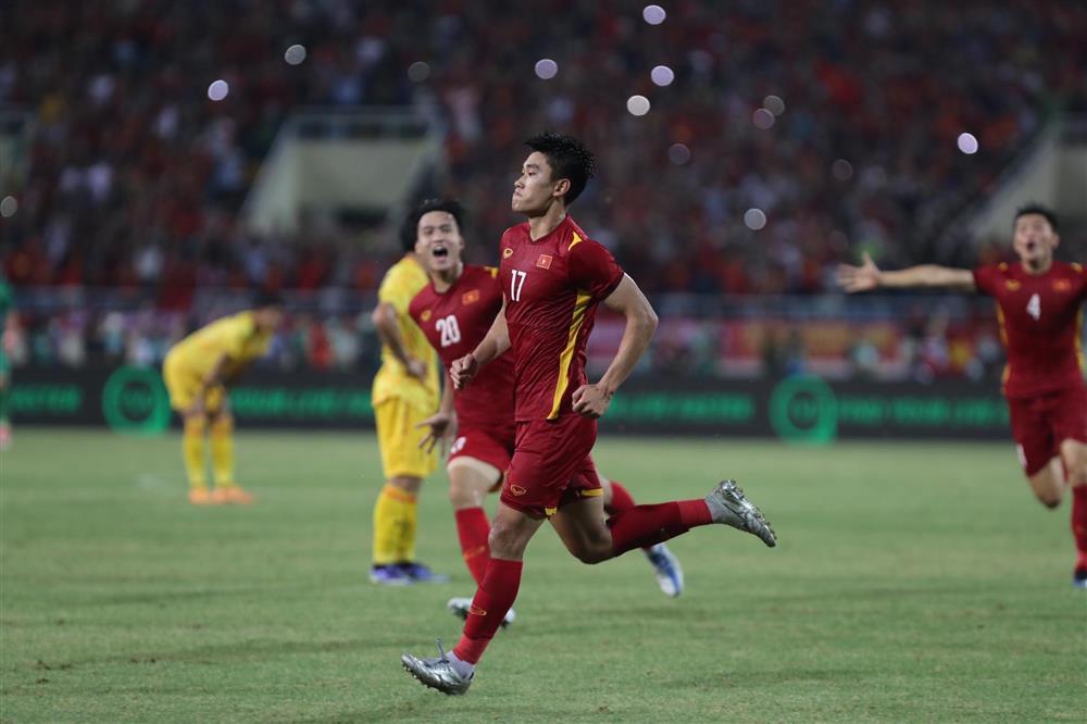 Loạt ảnh ấn tượng về trai đẹp Nhâm Mạnh Dũng trận chung kết Sea Games-10