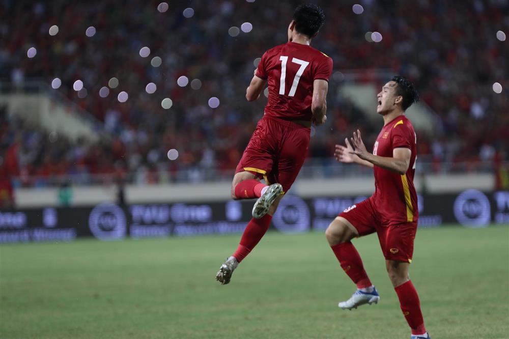 Loạt ảnh ấn tượng về trai đẹp Nhâm Mạnh Dũng trận chung kết Sea Games-7