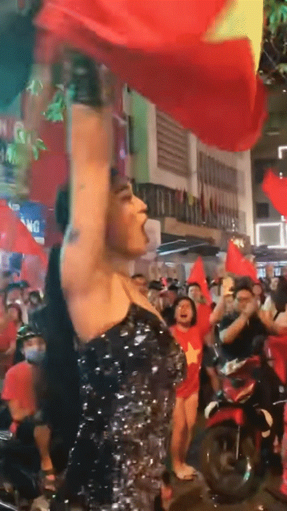 BB Trần mặc đầm ngắn cũn cỡn suýt lộ hàng đi bão-4