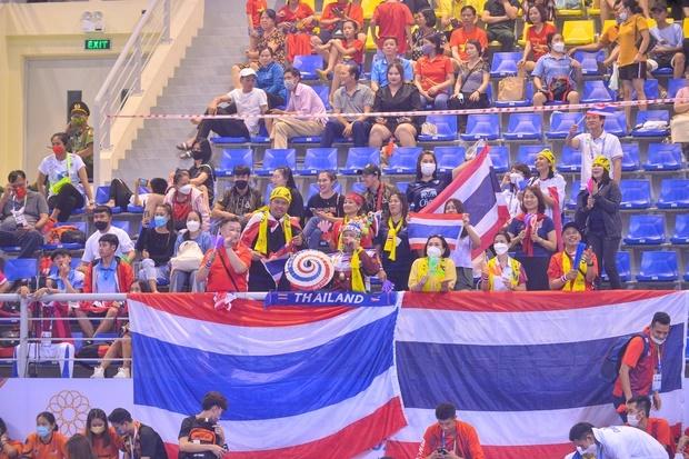 Bích Tuyền nói gì khi bị CĐV Thái Lan đòi kiểm tra giới tính?-5