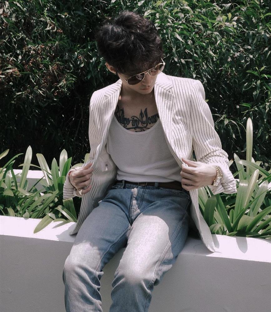 Sơn Tùng thả dáng trong biệt thự, netizen đồng loạt hô: Lùn-2