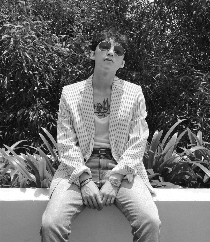 Sơn Tùng thả dáng trong biệt thự, netizen đồng loạt hô: Lùn-3