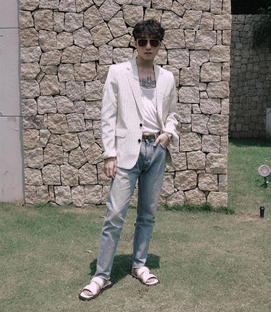 Sơn Tùng thả dáng trong biệt thự, netizen đồng loạt hô: Lùn-8