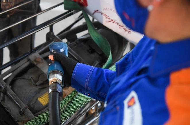 Giá xăng dầu tăng lần thứ 4 liên tiếp, lập kỷ lục mới-1