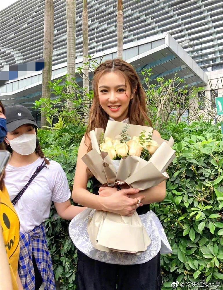 CAM thường chụp vội Tiết Khải Kỳ, nhan sắc thật tuổi 41 ra sao?-1