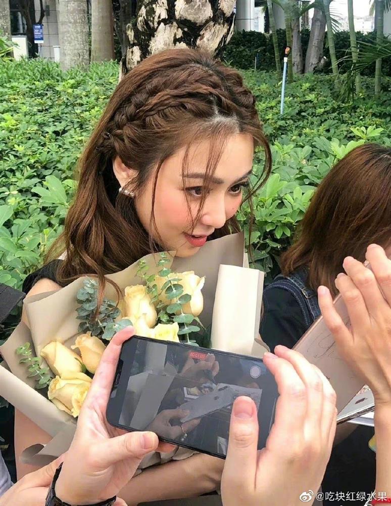 CAM thường chụp vội Tiết Khải Kỳ, nhan sắc thật tuổi 41 ra sao?-4