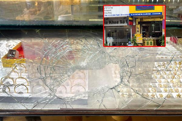 Bring a hammer to rob a gold shop in Ho Chi Minh City