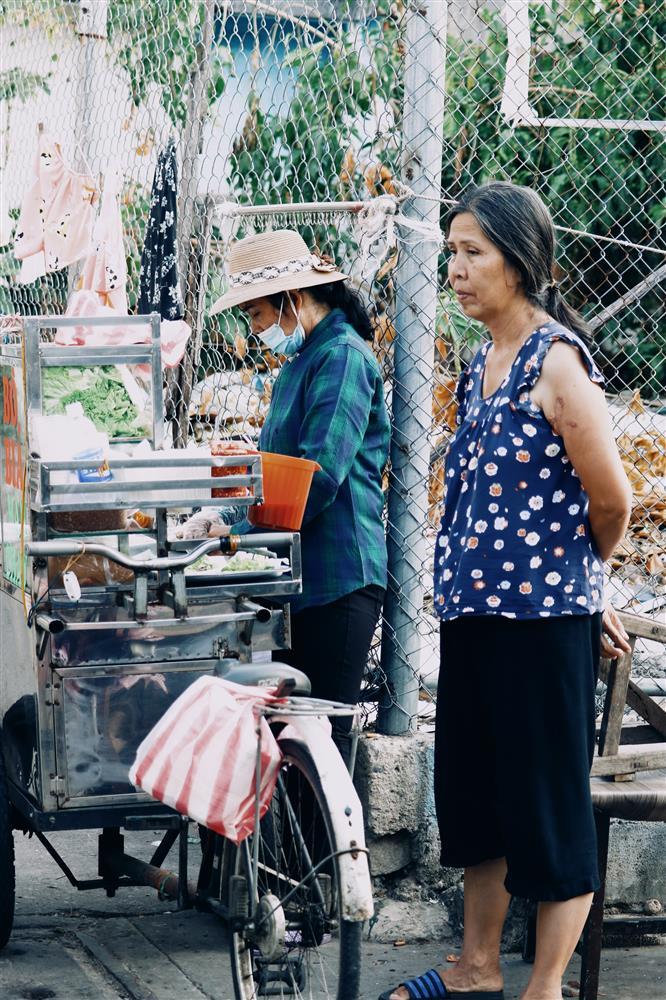 Giá xăng tăng kỷ lục và gánh nặng bão giá đè lên vai người nghèo-1