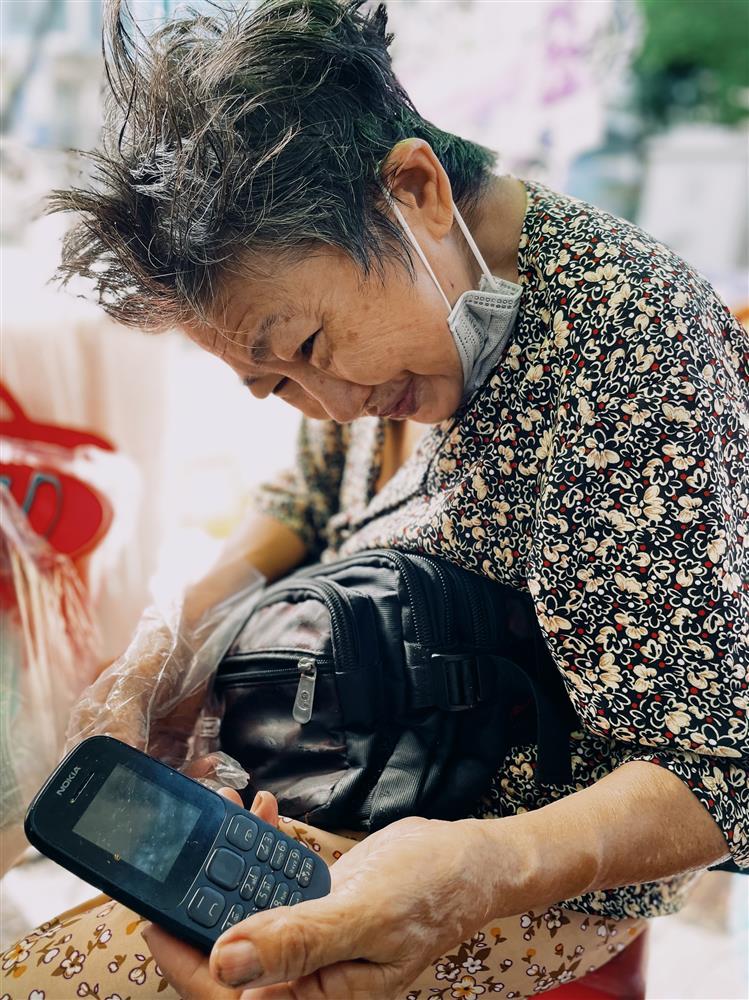 Giá xăng tăng kỷ lục và gánh nặng bão giá đè lên vai người nghèo-4