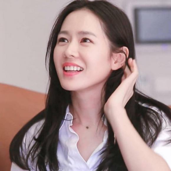 The times Son Ye Jin revealed a bare face photo under a normal camera lens-1