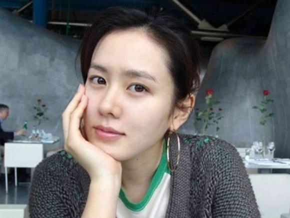 The times Son Ye Jin revealed a bare face photo under a normal camera lens-2