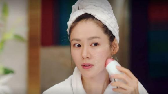 The times Son Ye Jin revealed a photo of her bare face under a normal camera lens-5