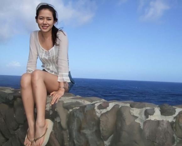 The times Son Ye Jin revealed a photo of her bare face under a normal camera lens-8