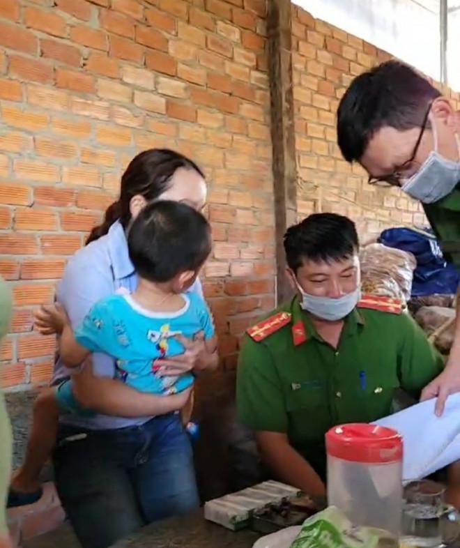 Vừa tìm thấy cháu bé 3 tuổi bị mẹ khai tử khi còn sống!-1