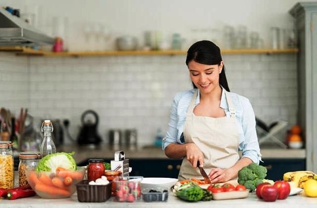 Phụ nữ làm nghề nào dễ có cơ hội ngoại tình nhất?-4