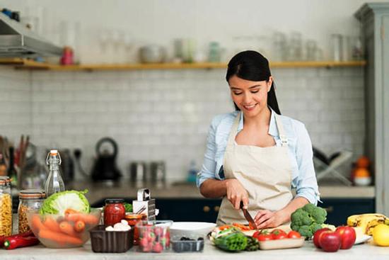 Phụ nữ làm nghề nào dễ có cơ hội ngoại tình nhất?