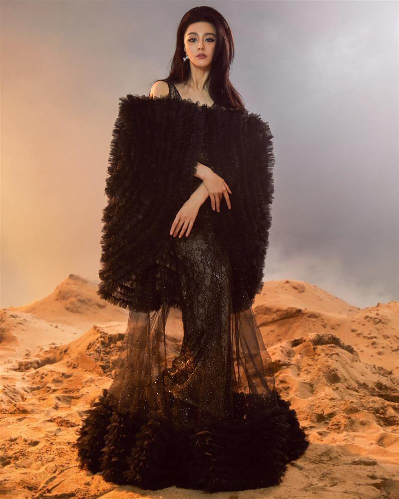 Võ Hoàng Yến có thể đánh bại Triệu Vy khi diện chung thiết kế?-2