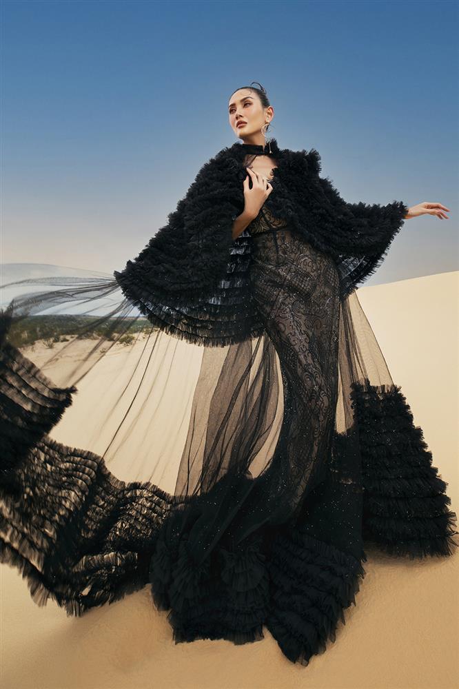 Võ Hoàng Yến có thể đánh bại Triệu Vy khi diện chung thiết kế?-4