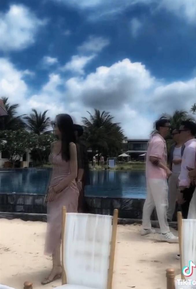 Lại bắt gặp Đoàn Văn Hậu - Doãn Hải My dính nhau như sam-4