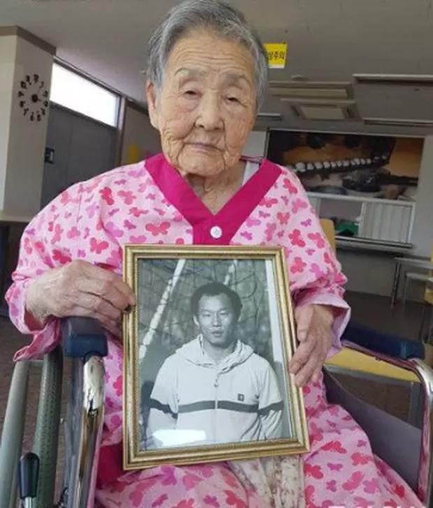 Hé lộ thời gian thầy Park về nước thăm mẹ già 100 tuổi-3