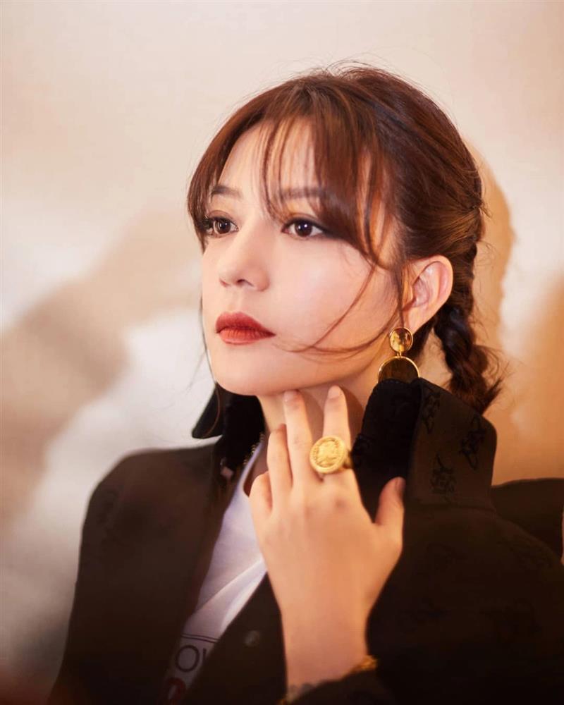 Triệu Vy sau một năm bị cấm sóng-3