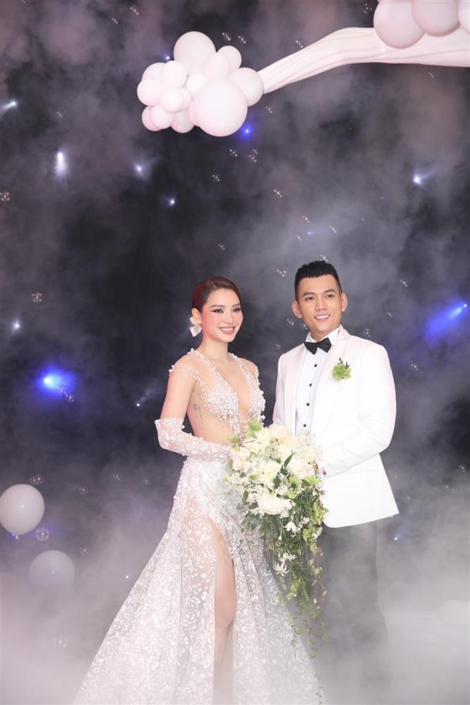 Phương Trinh Jolie mặc như không khi tổ chức lại đám cưới ở biển-10