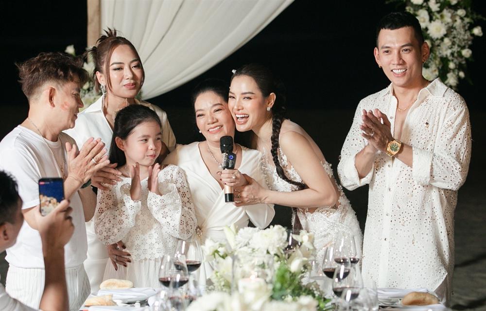 Phương Trinh Jolie mặc như không khi tổ chức lại đám cưới ở biển-5