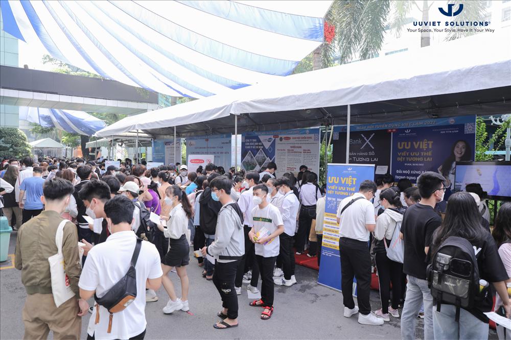 Uuviet Solutions thu hút hàng trăm ứng viên trong Ngày hội tuyển dụng việc làm IUH 2022-2
