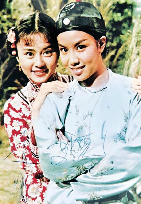 Vi Tiểu Bảo bản nữ duy nhất lịch sử: Visual át vía 7 bà vợ, U70 vẫn cực kỳ trẻ trung-1