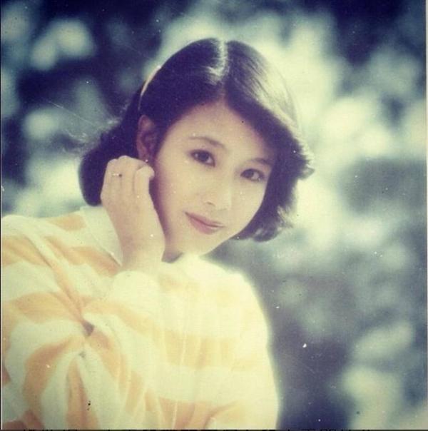 Vi Tiểu Bảo bản nữ duy nhất lịch sử: Visual át vía 7 bà vợ, U70 vẫn cực kỳ trẻ trung-4