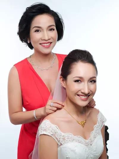 Diva Mỹ Linh mặc áo dài lụng thụng trong đám cưới Anna Trương-6