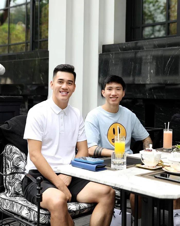 Tiến Linh toàn mặc đồ hiệu-2