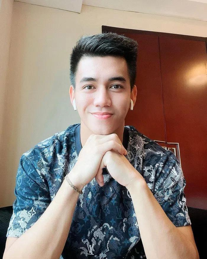 Hoàng Đức bình luận cà khịa, vô tình lộ Nguyễn Tiến Linh siêu giàu-6