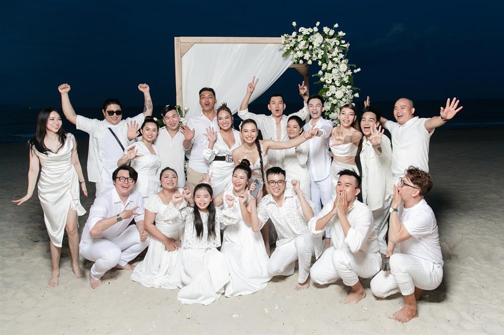 Vợ chồng Thúy Diễm lại vắng bóng tiệc cưới biển Phương Trinh Jolie-3