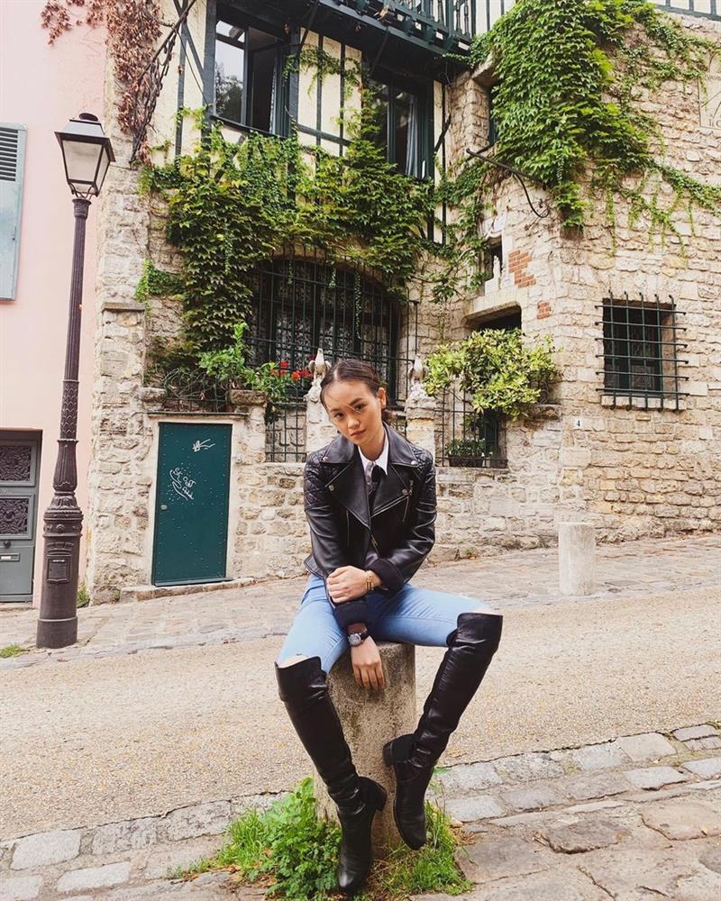 Con gái giỏi giang, xinh như hot girl của trưởng đoàn bóng đá Thái Lan-8