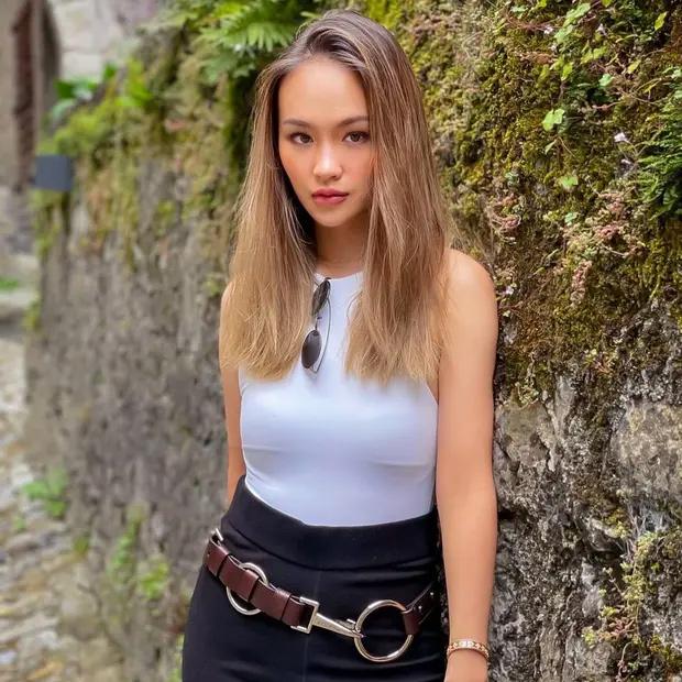 Con gái giỏi giang, xinh như hot girl của trưởng đoàn bóng đá Thái Lan-5