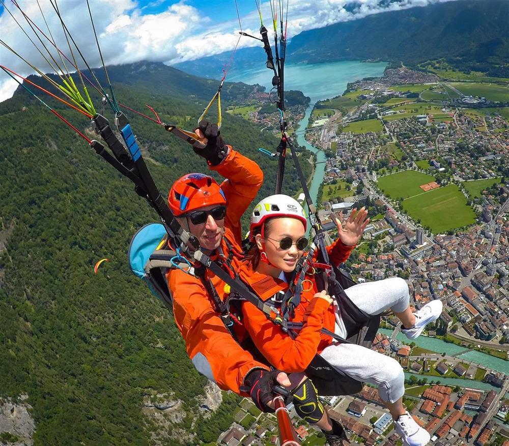 Con gái giỏi giang, xinh như hot girl của trưởng đoàn bóng đá Thái Lan-11