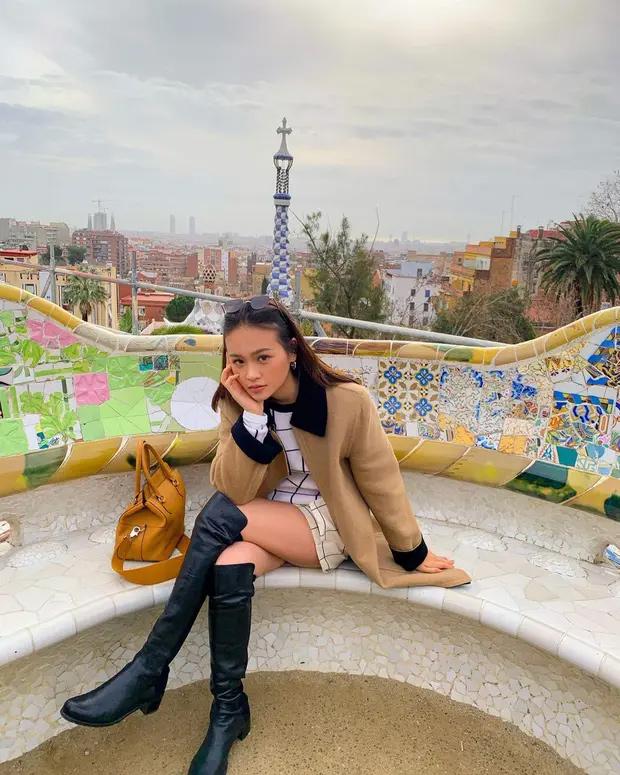 Con gái giỏi giang, xinh như hot girl của trưởng đoàn bóng đá Thái Lan-9