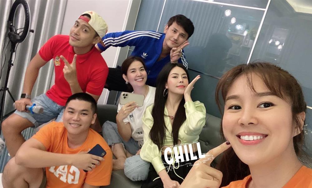 Sao Việt hôm nay 24/5: Vợ Khánh Đơn xúc động vì con riêng của chồng-15