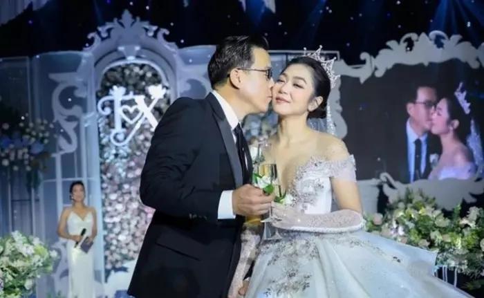 Lý do bố vắng, mẹ khóc trong đám cưới Vua cá Koi - Hà Thanh Xuân-1