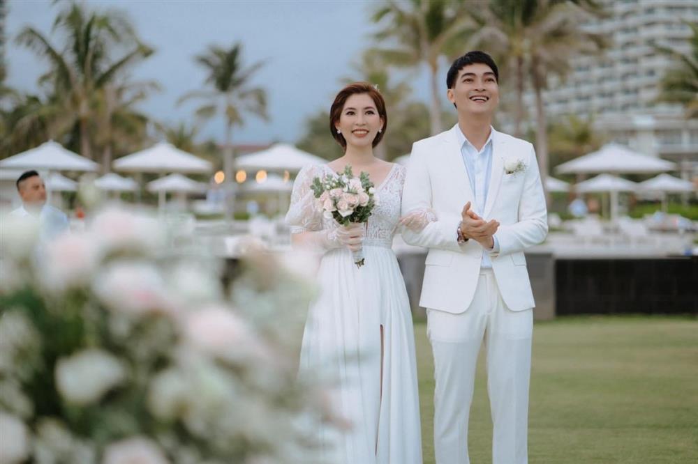 Ảnh cưới rõ nét hôn lễ bí mật của Khương Ngọc-1