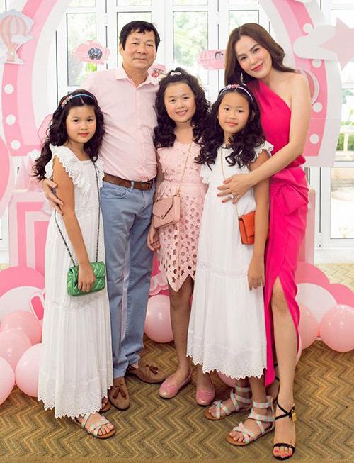 The daughter inherited 300 billion from Phuong Le, 12 years old, but as tall as her mother-6