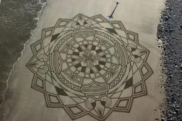 Khu du lịch kỳ quái nhất thế giới: 450 tượng gắn răng người thật-6