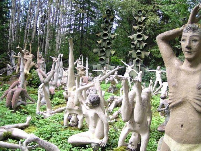 The world's most bizarre tourist area: 450 statues with real human teeth-1