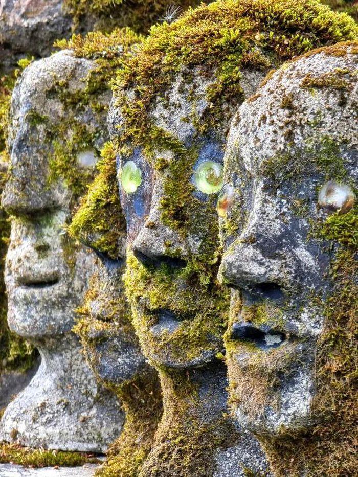 The world's most bizarre tourist area: 450 statues with real human teeth-2