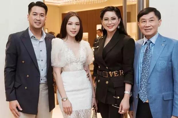 Phillip Nguyễn, Linh Rin đồng loạt có hành động đánh dấu chủ quyền-4